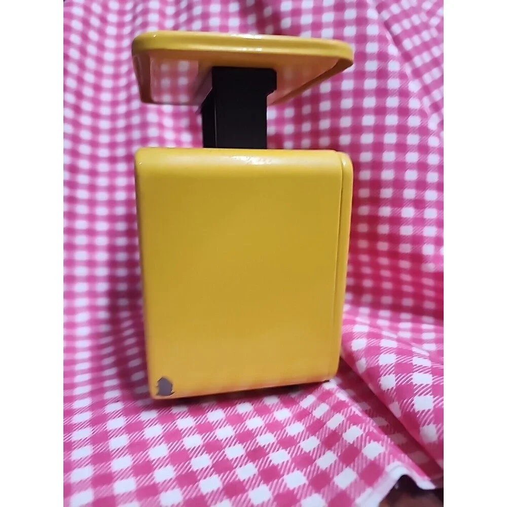 Dulton Company Limited Yellow  Metal Kitchen Scale 5 x 3.5